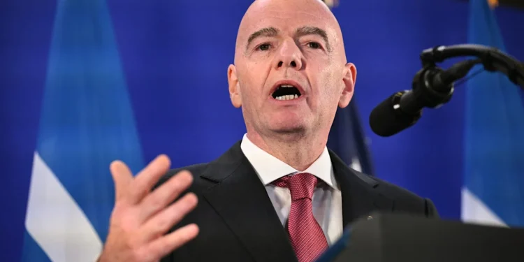 FIFA apologizes for abandoning the private investment plan and reiterates its support for Infantino